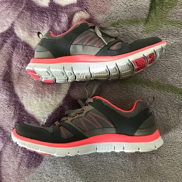 Skechers Women’s Spring Fever Sneaker Style 11727 - Picture 7 of 11